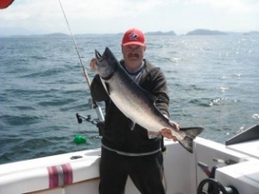 Hot Pursuit Charters.ca Ucluelet fishing salmon